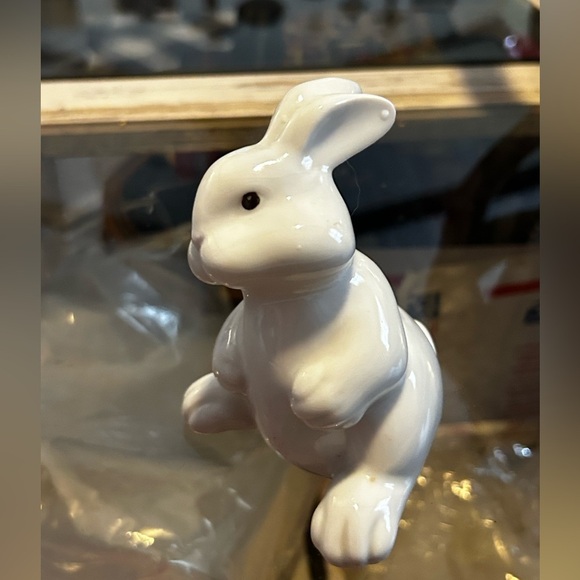 OMC Taiwan Porcelain Rabbit w Ears Laded Back giant feet 4.5x3 30% off w♥️ - Picture 2 of 6